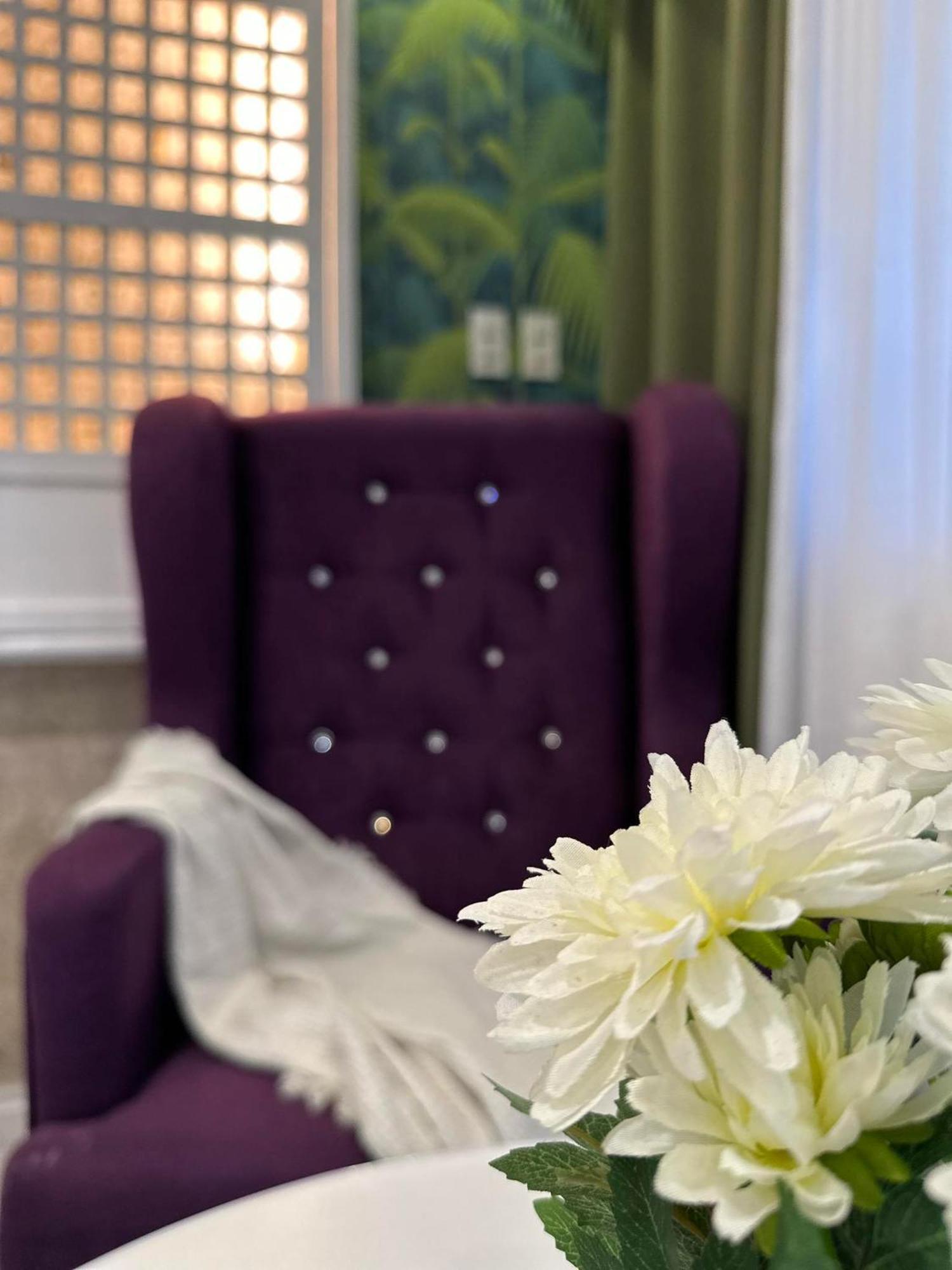 One Bedroom With Balcony By Christine Suites Ph In Greenbelt Radisson Makati City Exterior foto
